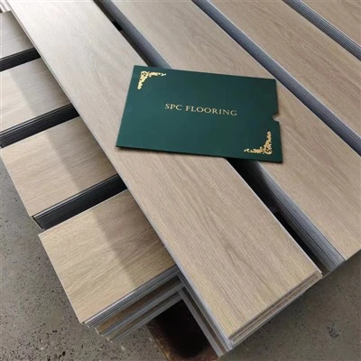 Pavimenti in piastrelle SPC